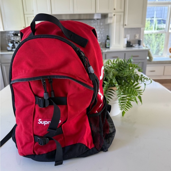 🌟 Supreme Red Backpack - Picture 1 of 9